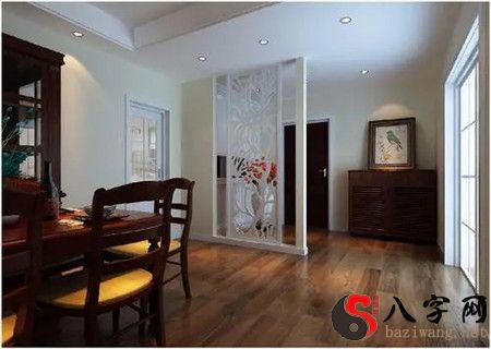 大门对着阳台如何化解 大门对着阳台如何化解