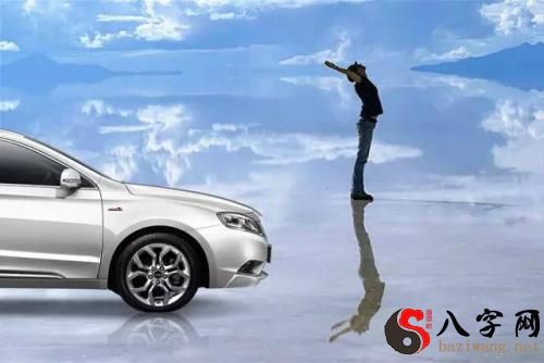 梦见在路上碰见同事