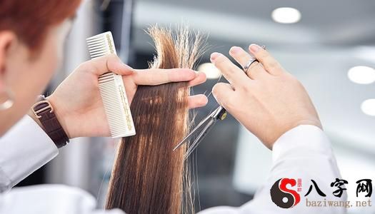 梦见别人给自己理发