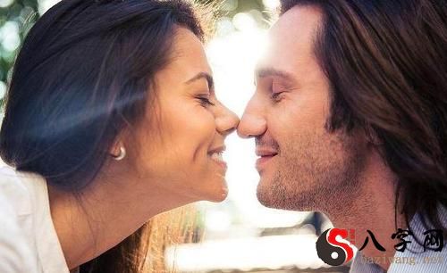 梦见自己恋爱了